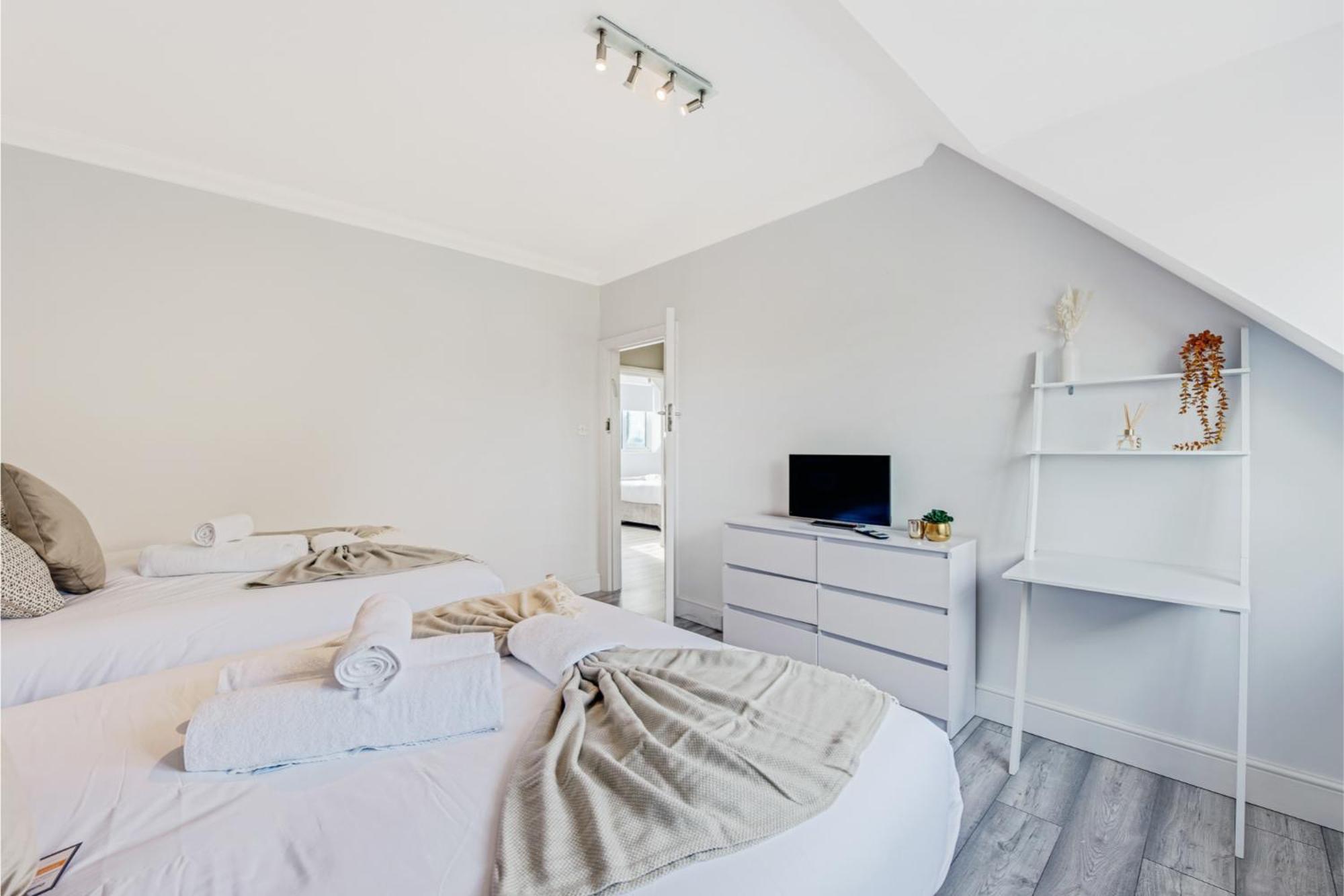 Sweet And Lovely 2Br With Free Parking Лондон Екстер'єр фото
